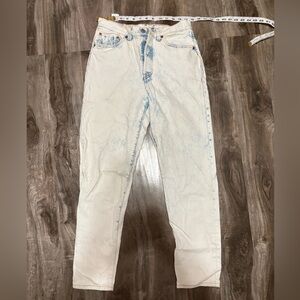Levi's Straight Leg Jeans in Off-White with Light Blue Wash